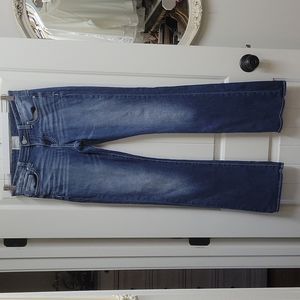 ladies sz 27 Buckle BKE distressed jeans 👖